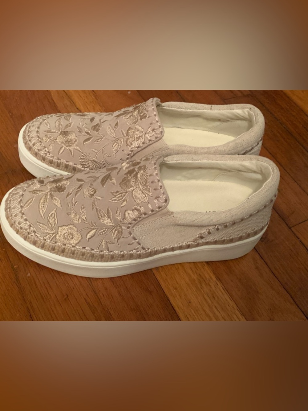Johnny Was Cecilia slip on sneakers natural beige suede embroidered sz 7